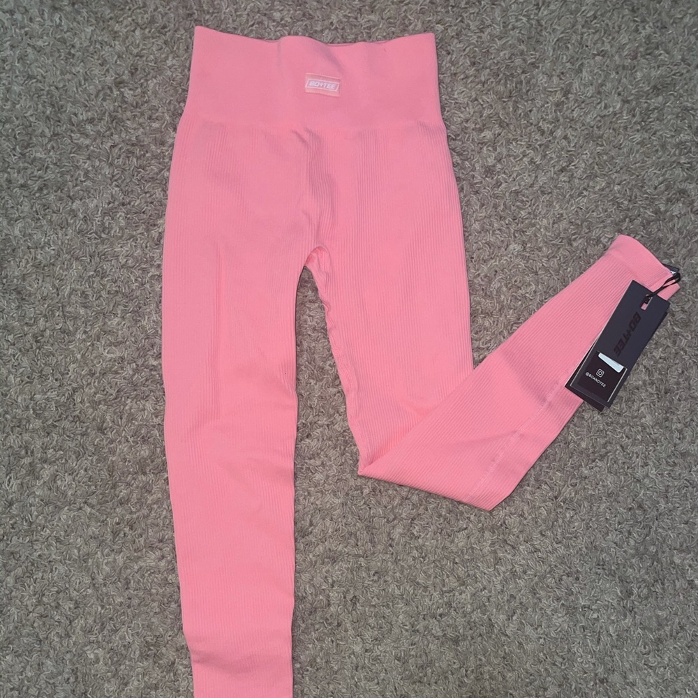 Bo and Tee coral ribbed leggings